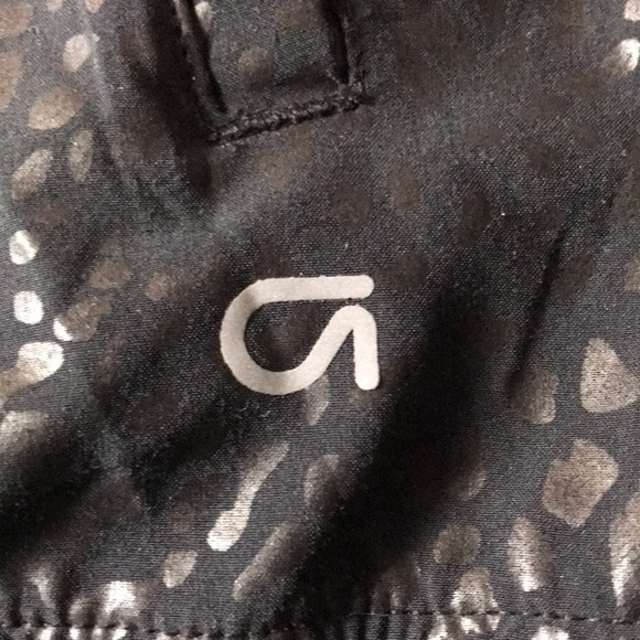 Women’s EUC Sz XS GAP FIT Black Leopard Print Full Zip Up Jacket - Picture 6 of 9